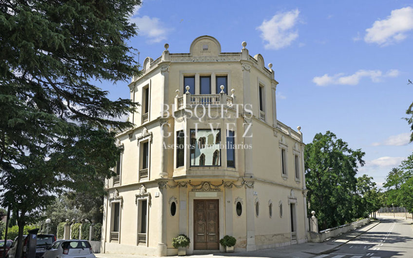 Corporate Building and Palace Complex