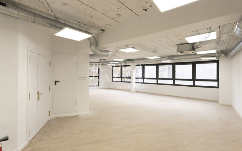 Office for rent in Rda. Saint Peter