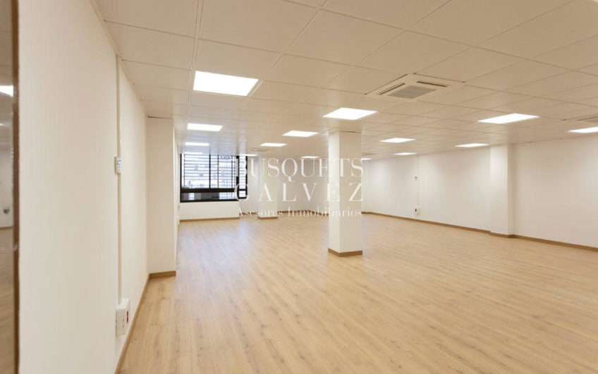 Office for rent in Pau Clarís/Gran Via