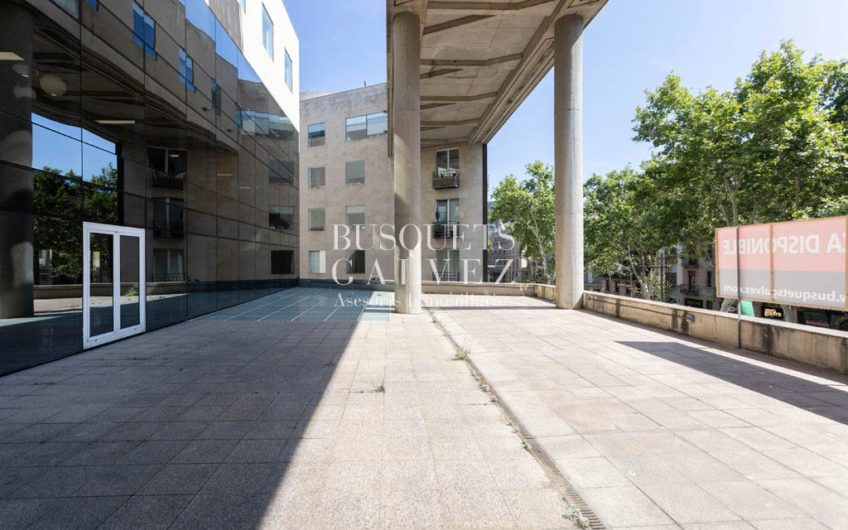 Office with big terrace, for rent in La Rambla