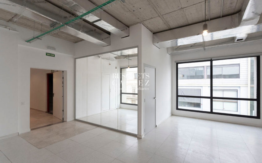 Offices with terrace in 22@