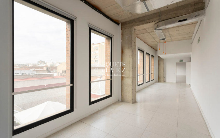 Offices with terrace in 22@